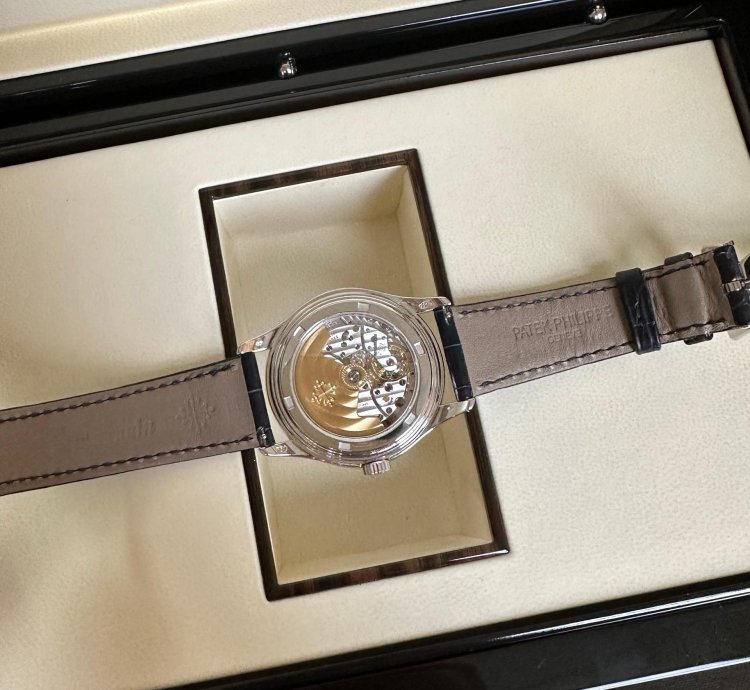 Patek Philippe Annual Calendar 5147g-001