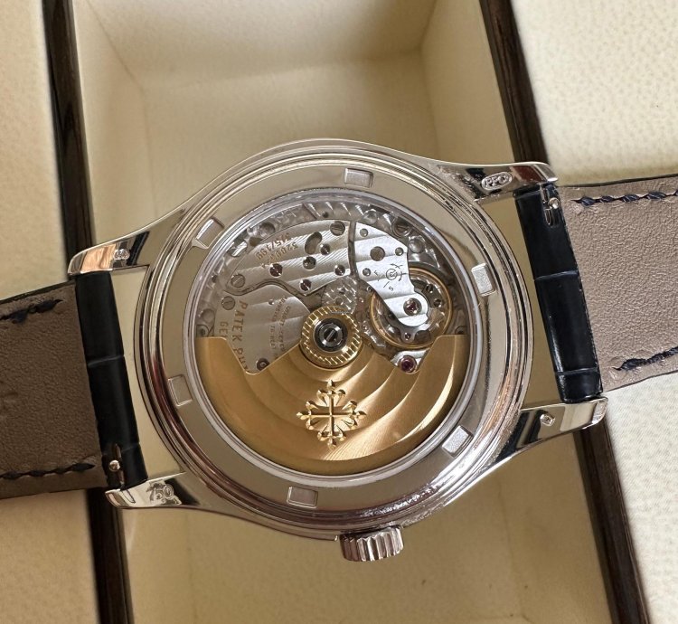 Patek Philippe Annual Calendar 5147g-001