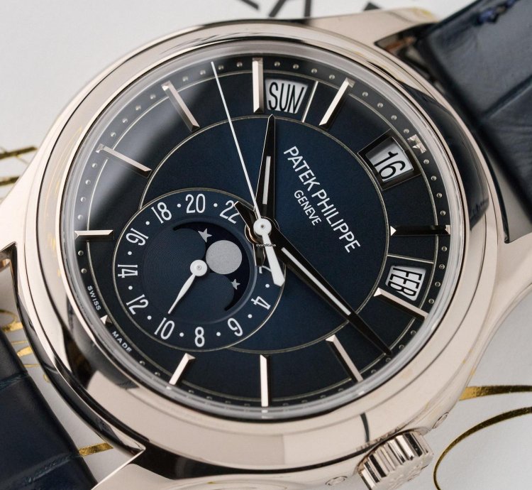 Patek Philippe Annual Calendar 5205g - 18k White Gold - Blue Dial - Full Set - Like New