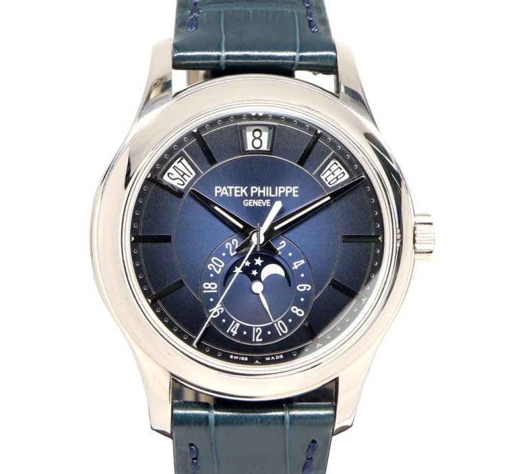 Patek Philippe Annual Calendar 5205g-0013 Automatic Very Good