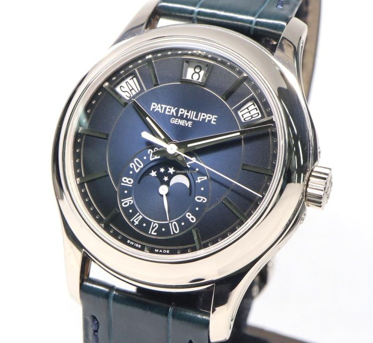 Patek Philippe Annual Calendar 5205g-0013 Automatic Very Good