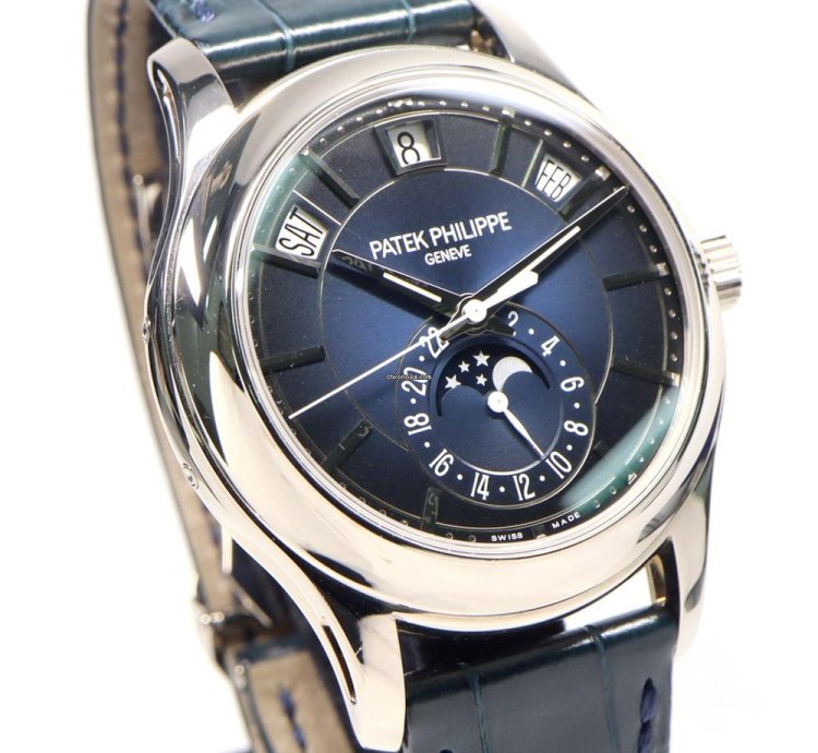 Patek Philippe Annual Calendar 5205g-0013 Automatic Very Good