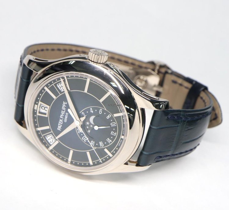 Patek Philippe Annual Calendar 5205g-0013 Automatic Very Good