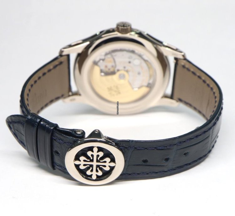 Patek Philippe Annual Calendar 5205g-0013 Automatic Very Good
