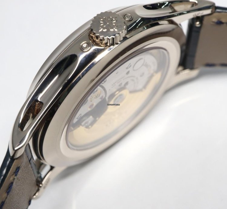 Patek Philippe Annual Calendar 5205g-0013 Automatic Very Good
