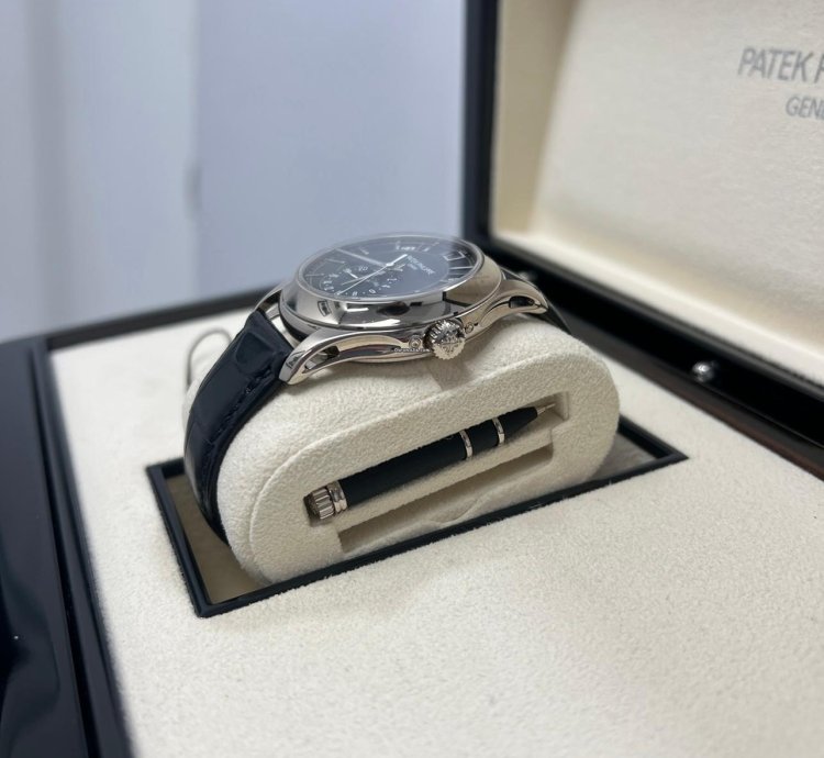 Patek Philippe Annual Calendar 5205g-013