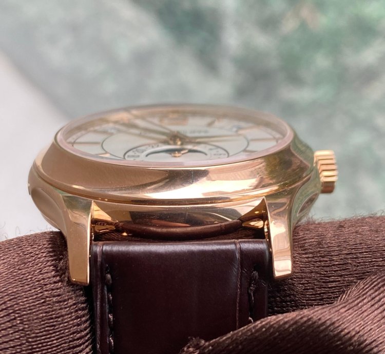 Patek Philippe Annual Calendar 5205r-001