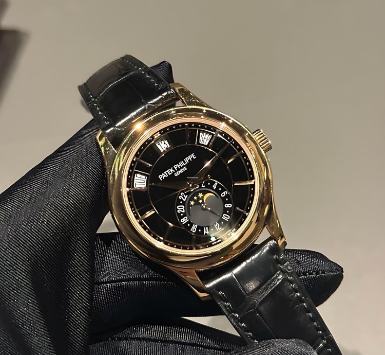Patek Philippe Annual Calendar 5205r-010
