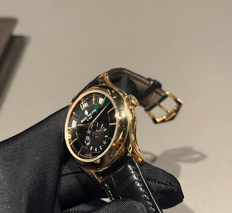 Patek Philippe Annual Calendar 5205r-010