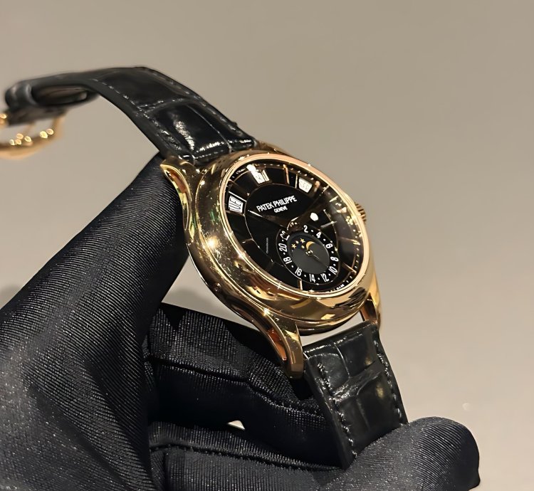 Patek Philippe Annual Calendar 5205r-010