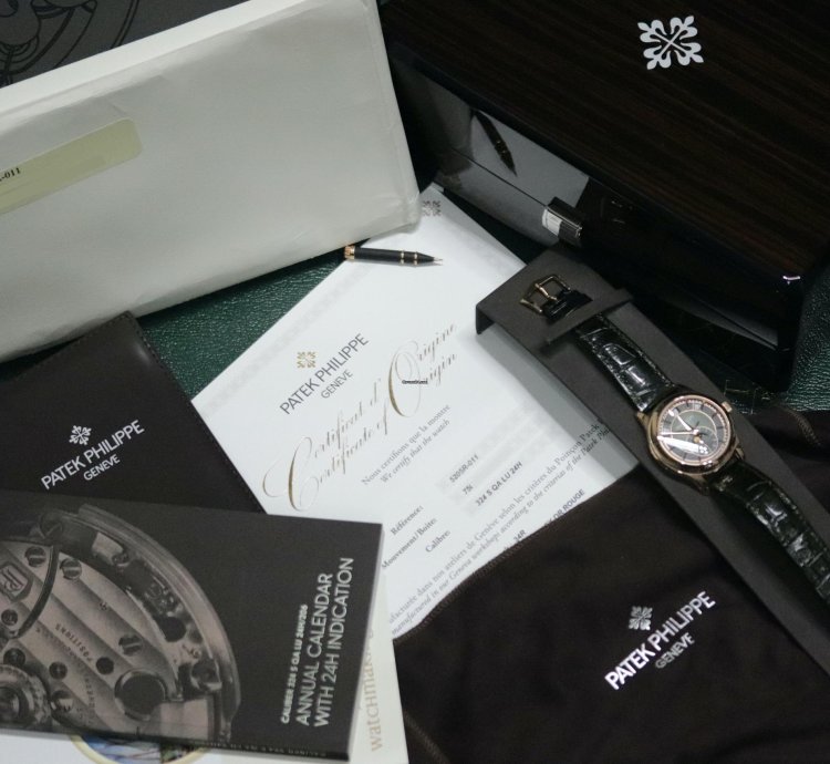 Patek Philippe Annual Calendar 5205r-011