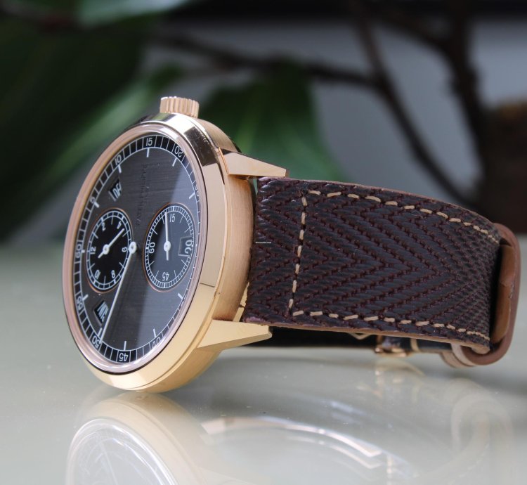 Patek Philippe Annual Calendar 5235 50r-001