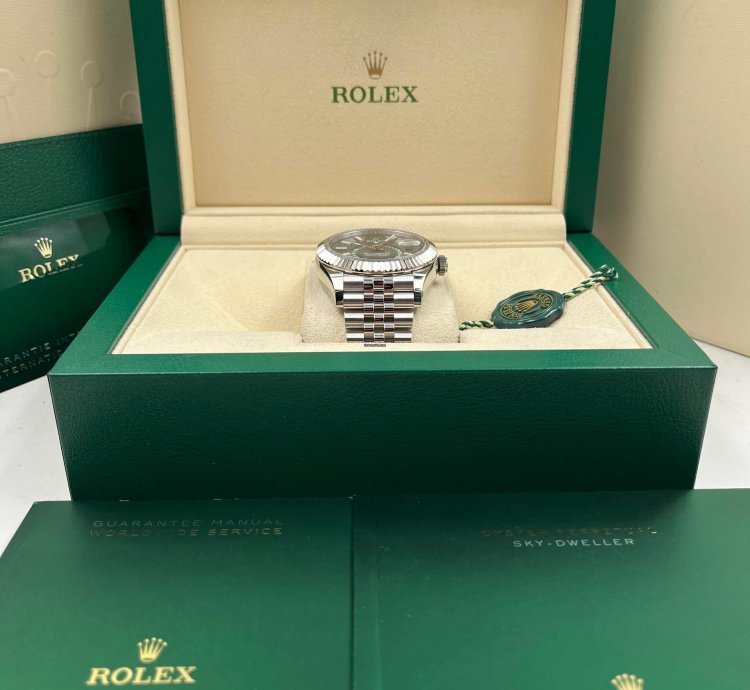 Rolex Sky-dweller Green Dial Stainless Steel Jubilee Bracelet 336934 Unworn 2025
