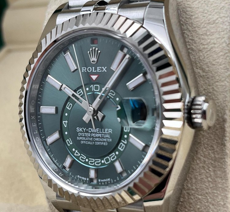 Rolex Sky-dweller Green Dial Stainless Steel Jubilee Bracelet 336934 Unworn 2025
