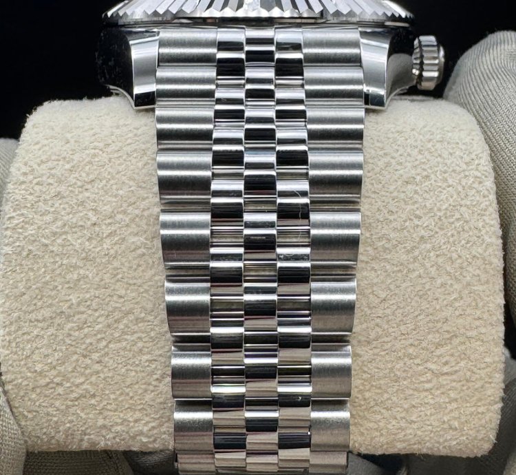 Rolex Sky-dweller Green Dial Unworn