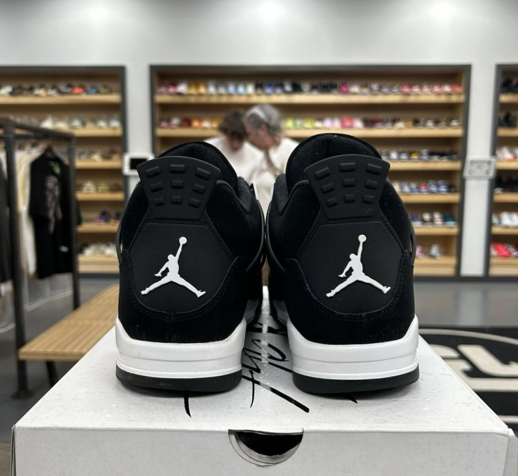 Jordan 4 Retro White Thunder