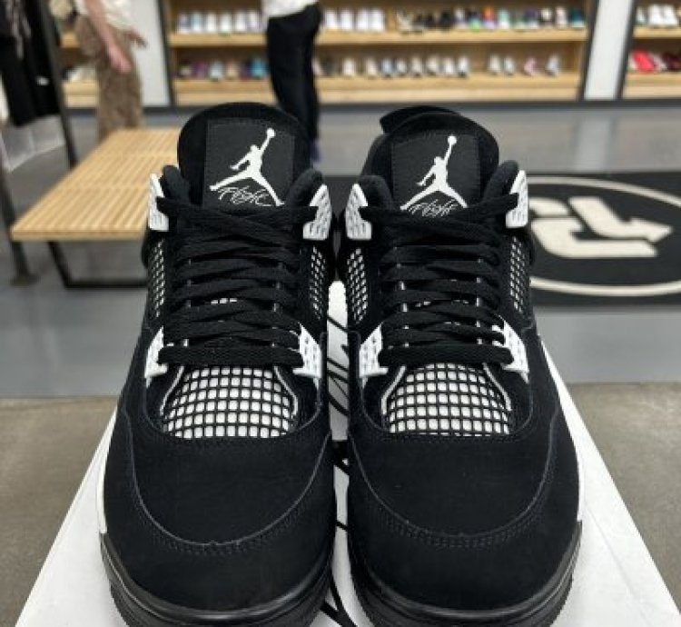 Jordan 4 Retro White Thunder