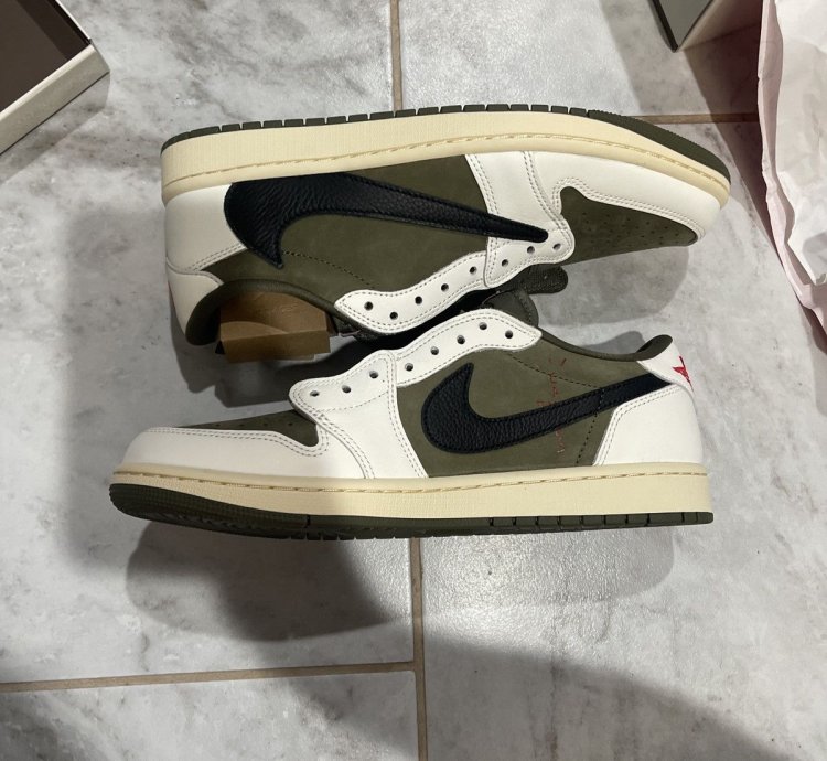 Jordan 1 Low Travis Scott