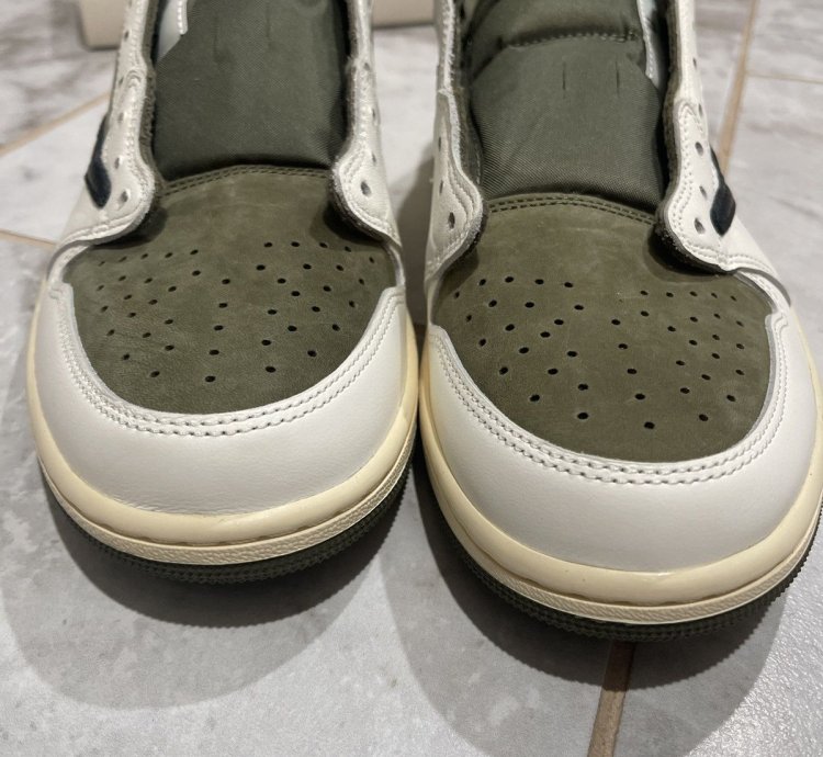 Jordan 1 Low Travis Scott