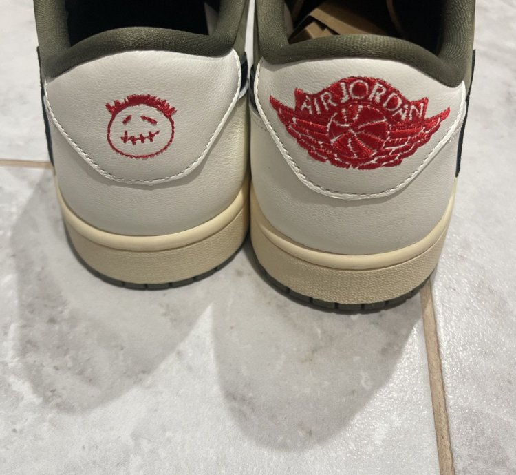 Jordan 1 Low Travis Scott