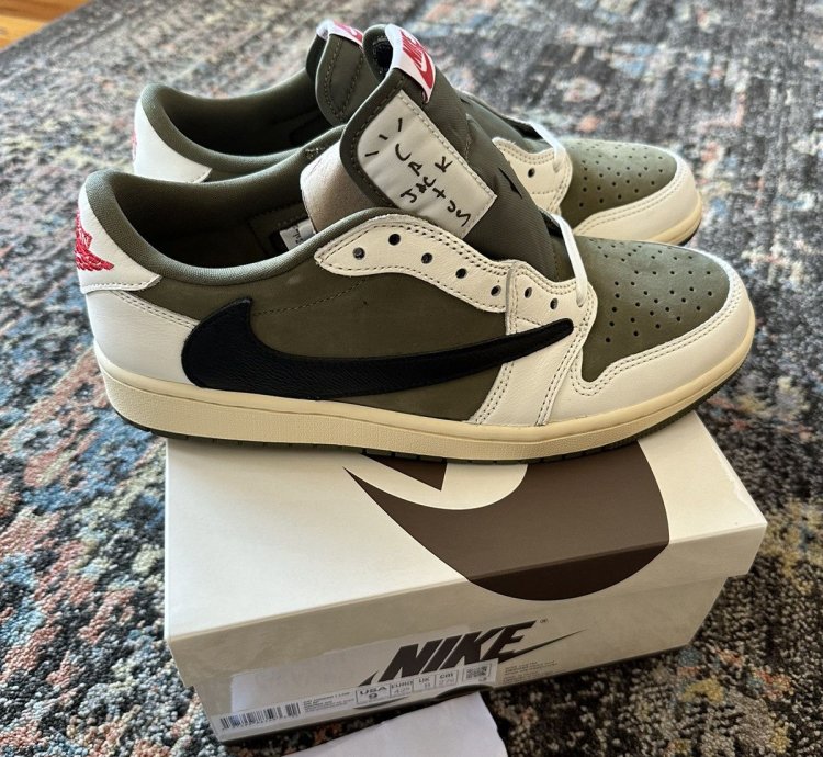 Jordan 1 Low Travis Scott Medium Olive Size 9