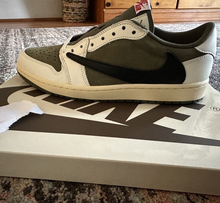 Jordan 1 Low Travis Scott Medium Olive Size 9