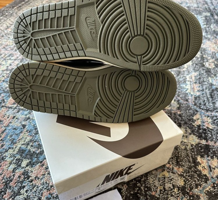 Jordan 1 Low Travis Scott Medium Olive Size 9