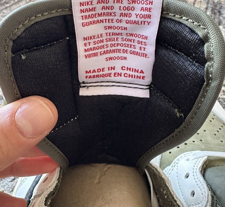 Jordan 1 Low Travis Scott Medium Olive Size 9