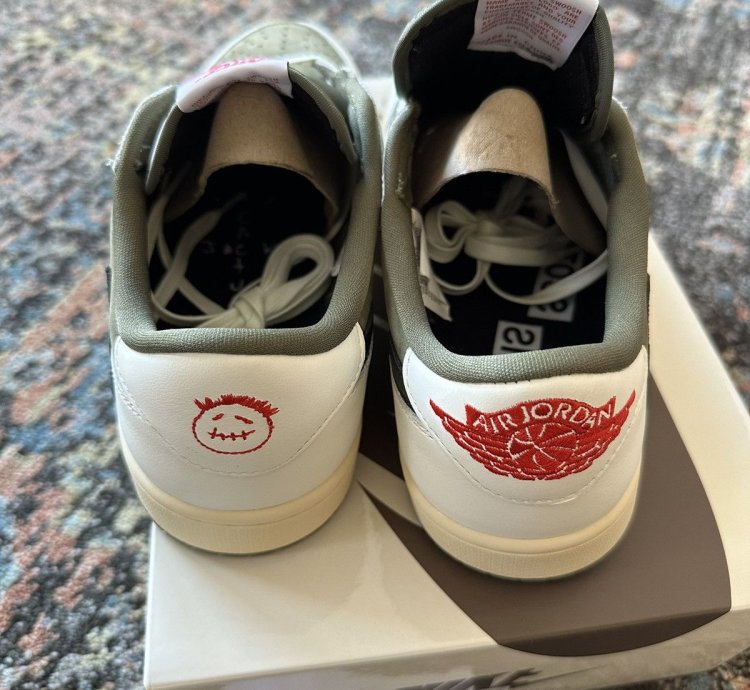 Jordan 1 Low Travis Scott Medium Olive Size 9