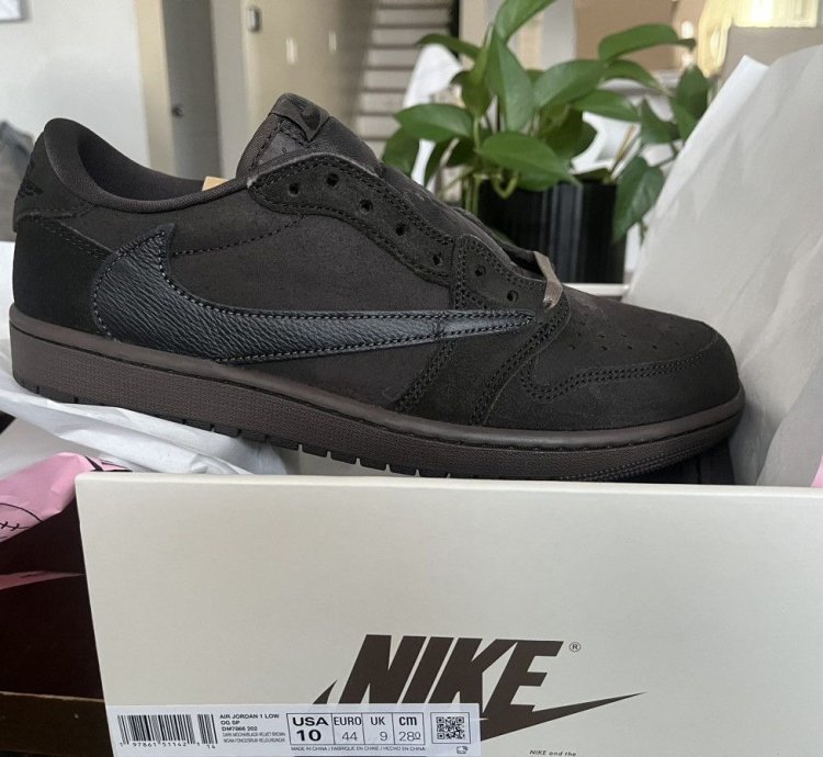 Jordan 1 Low Velvet Travis Scott