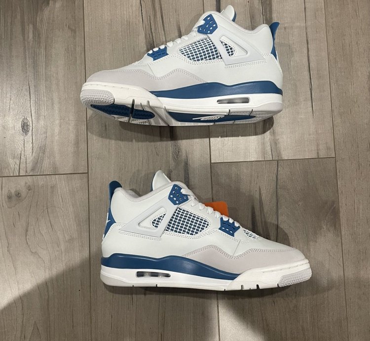 Jordan 4 Military Blue 2024 Size 9