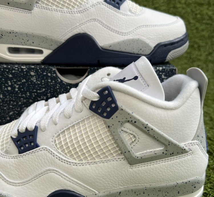 Jordan 4 Retro Midnight Navy