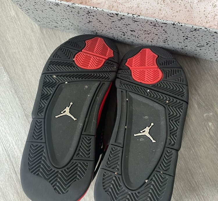 Jordan 4 Retro Red Thunder