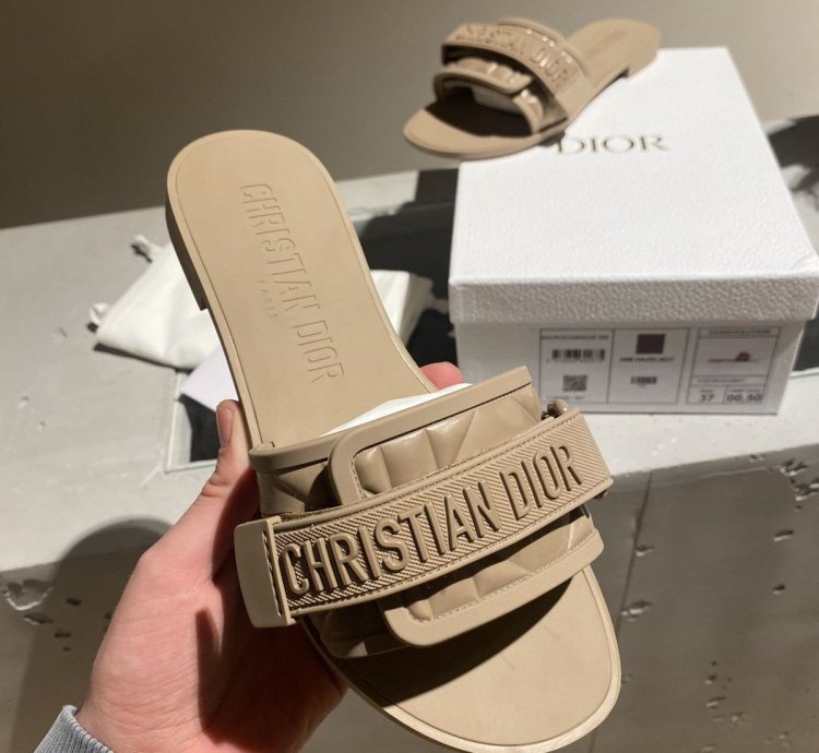 Bnwt Dior Dioevolution Slide