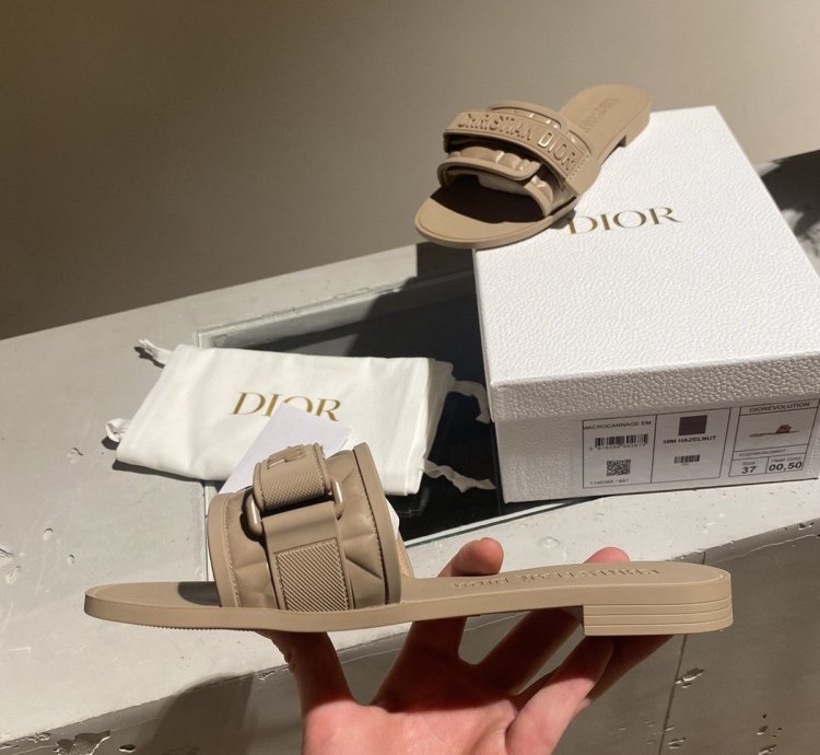 Bnwt Dior Dioevolution Slide