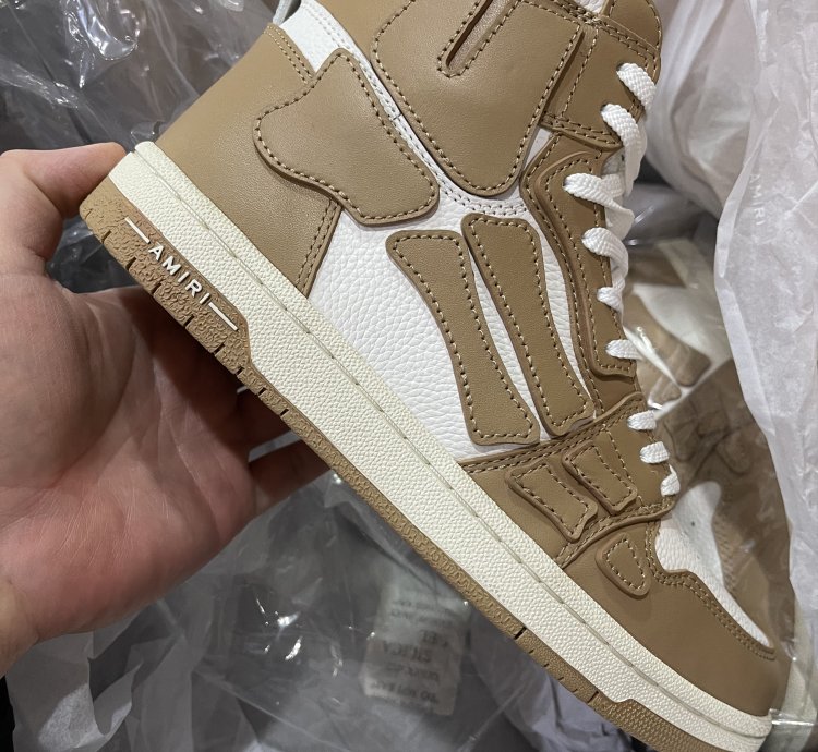 Bone Sneaker Hi Top