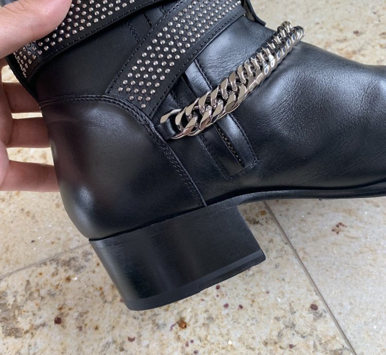 Boots With Chain Detail