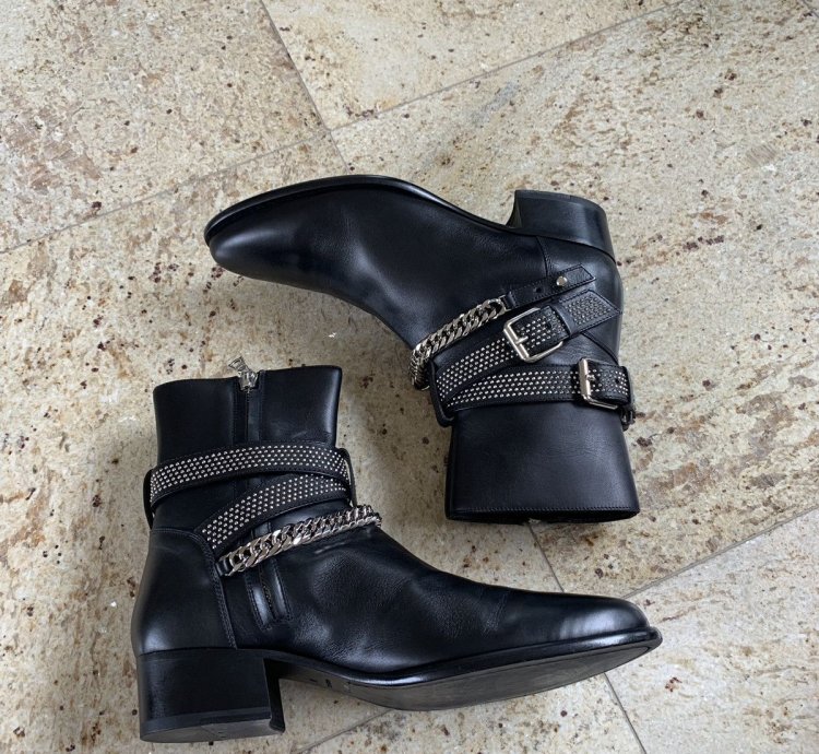 Boots With Chain Detail