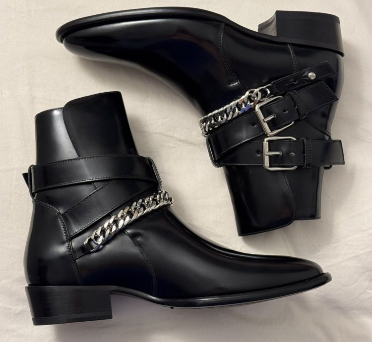 Brand New Buckle Chain Shine Leather Boots