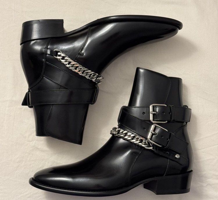 Brand New Buckle Chain Shine Leather Boots
