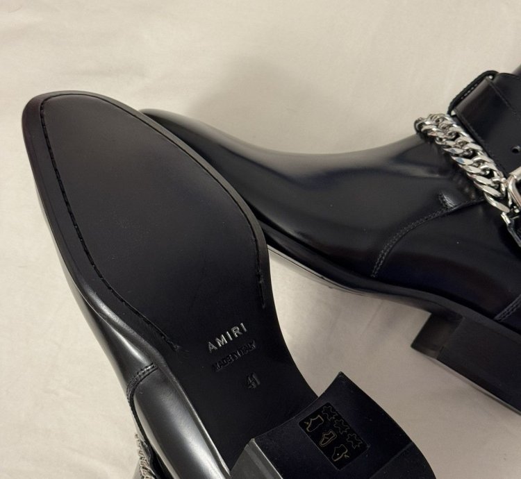 Brand New Buckle Chain Shine Leather Boots