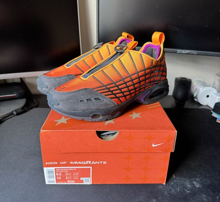Kids Of Immigrants Nike Sndr Sp Sz 8 5
