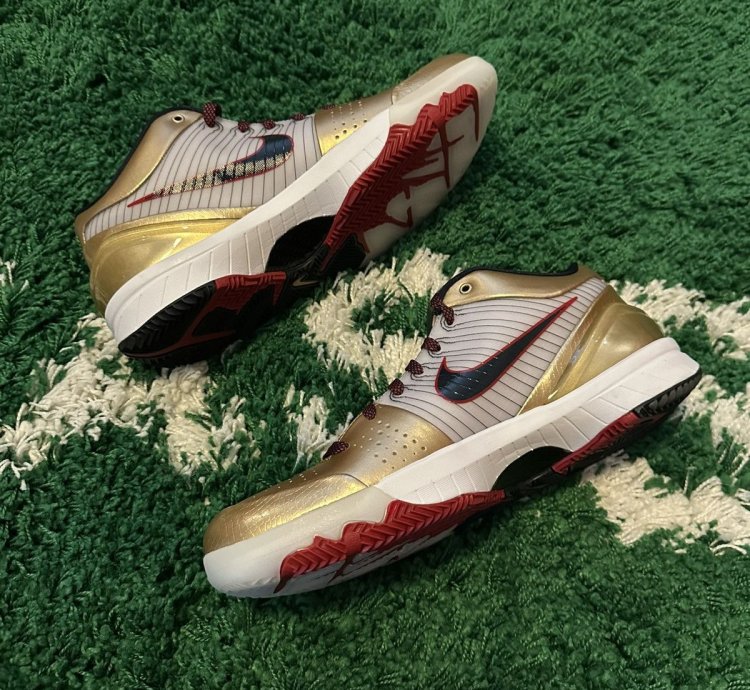 Kobe 4 Iv Protro Gold Medal 11