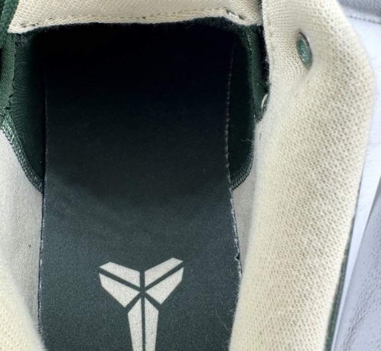 Kobe 4 Iv Undefeated Bucks Size 11