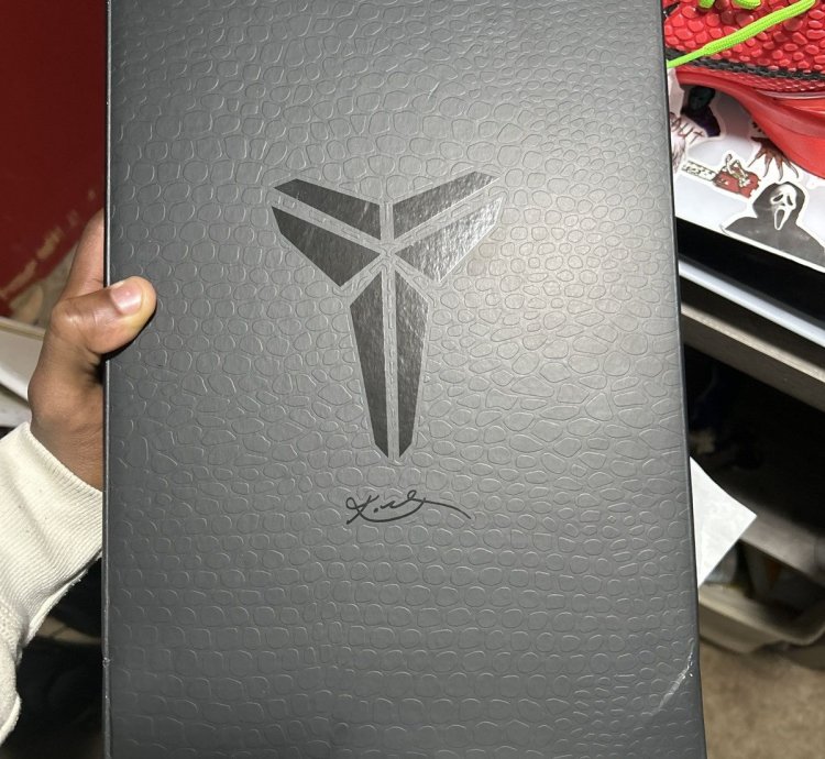 Kobe 6 Protobreverse Grinch