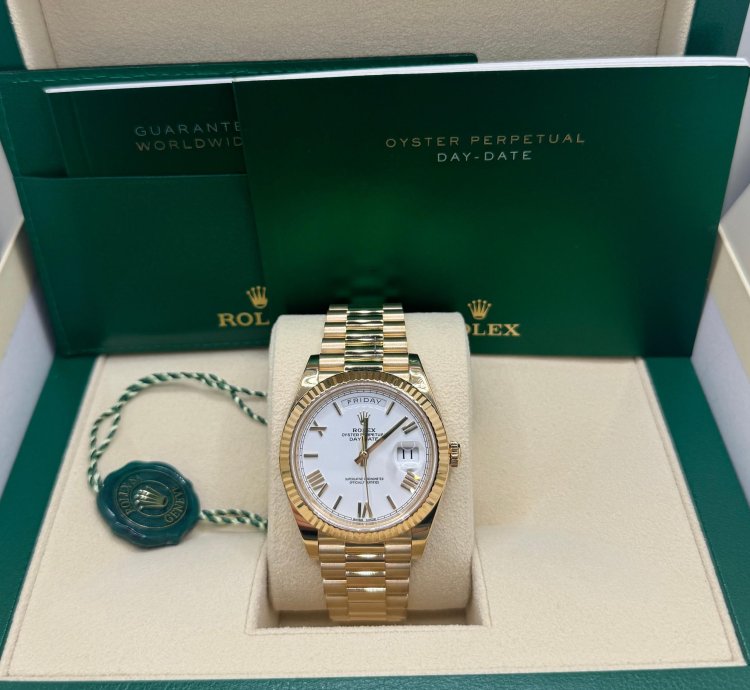 Rolex Day-date 40 Yellow Gold White Roman Dial Fluted Bezel 228238