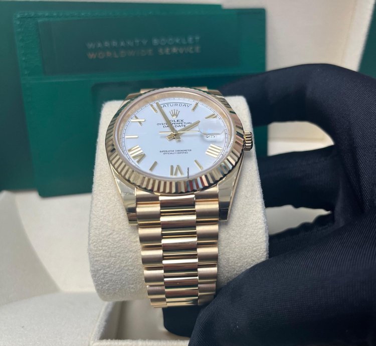 Rolex Day-date 40 Yellow Gold White Roman Dial Fluted Bezel 228238