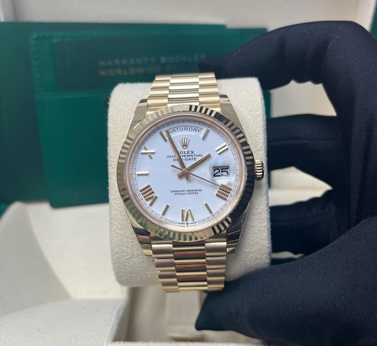 Rolex Day-date 40 Yellow Gold White Roman Dial Fluted Bezel 228238