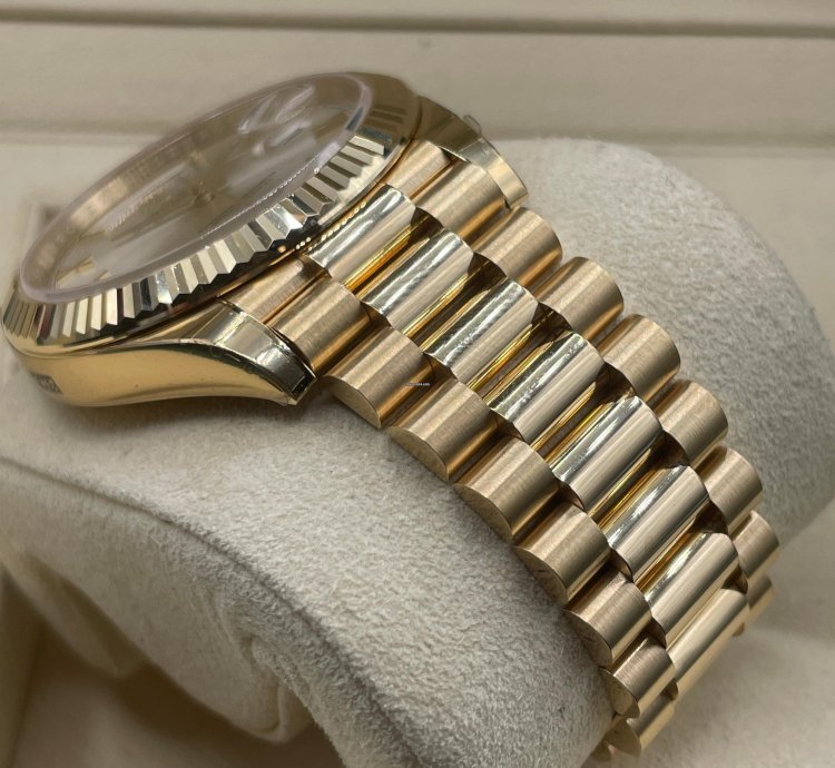 Rolex Day-date 40 Yellowgold 18kt Silver Dial Box Papers 2021 New Fully Stickers With Qr Code