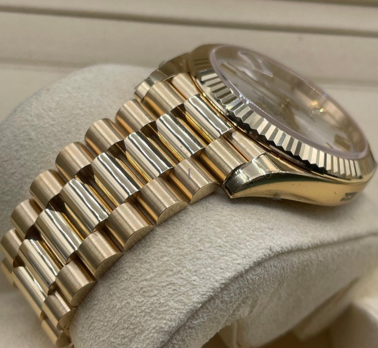 Rolex Day-date 40 Yellowgold 18kt Silver Dial Box Papers 2021 New Fully Stickers With Qr Code